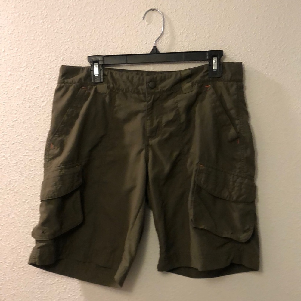 Columbia Women’s olive green cargo shorts